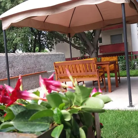 Apartment Garden Vanya