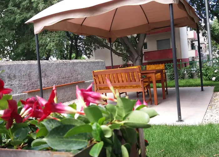 Apartment Garden Vanya